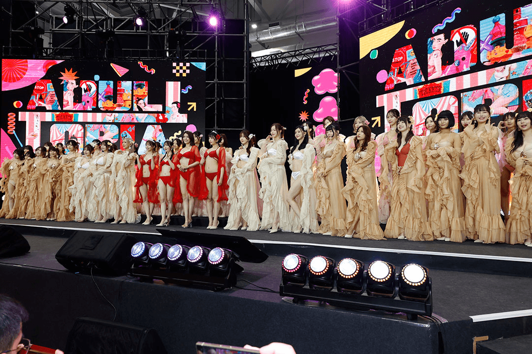 台湾で第三のアダルトイベント「ADULTOPIA 大人國」が開催！　「XCITY台湾」ブースには加藤鷹＆松永あかりが登場し、連日大行列！